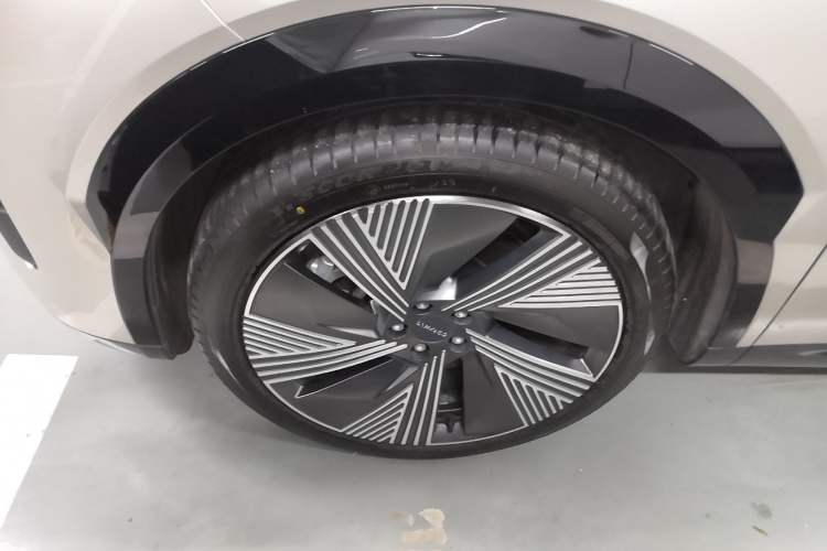 Used Lynk & Co 08 EM-P 2025 245km Ultra-Long Range Halo Exterior 7