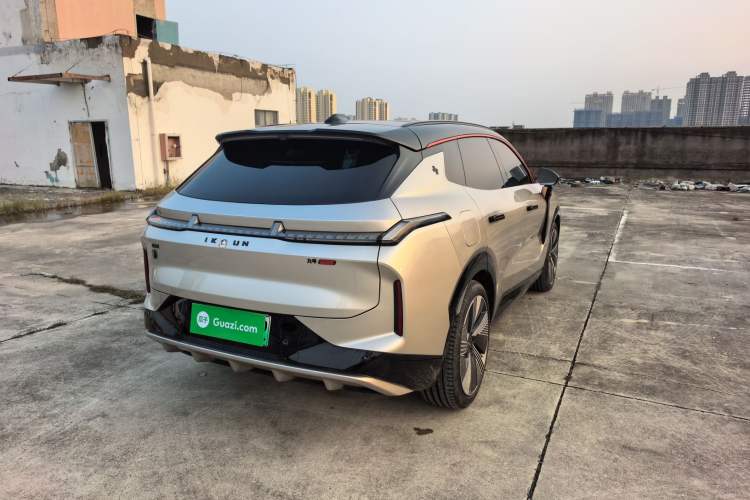 Used Lynk & Co 08 EM-P 2023 120km Long-Range Halo Exterior 8
