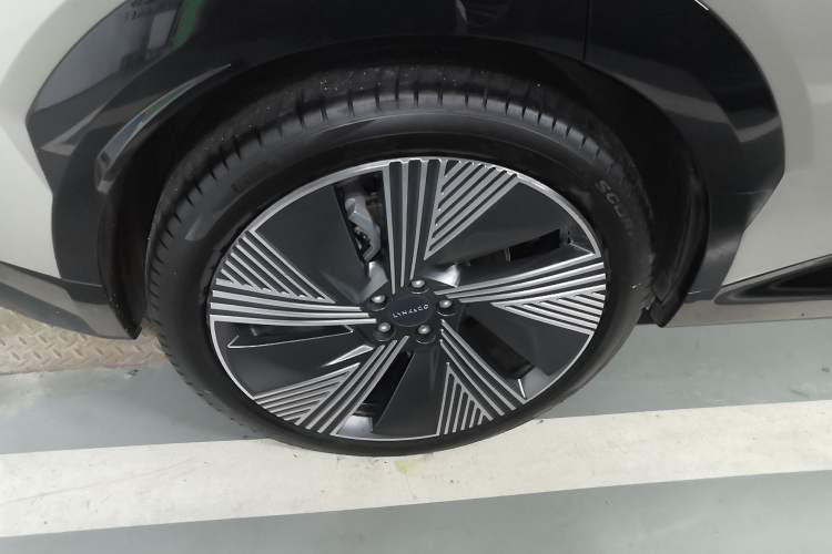Used Lynk & Co 08 EM-P 2025 245km Ultra-Long Range Halo Exterior 8