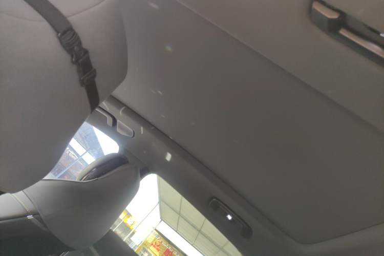 Used Lynk & Co 08 EM-P 2023 220km All-Wheel-Drive Performance Halo Headliner