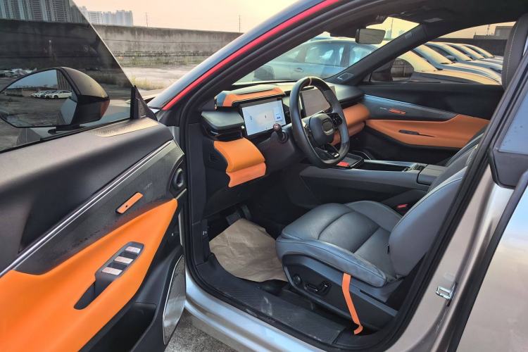 Used Lynk & Co 08 EM-P 2023 120km Long-Range Halo Interior 3
