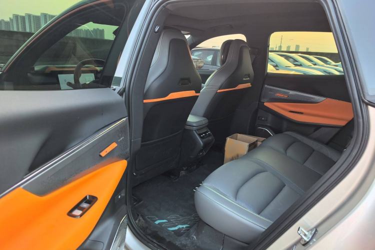 Used Lynk & Co 08 EM-P 2023 120km Long-Range Halo Interior 5