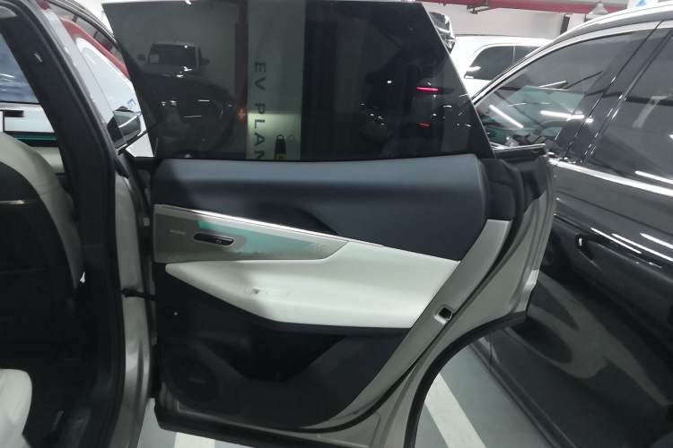 Used Lynk & Co 08 EM-P 2025 245km Ultra-Long Range Halo Interior 6