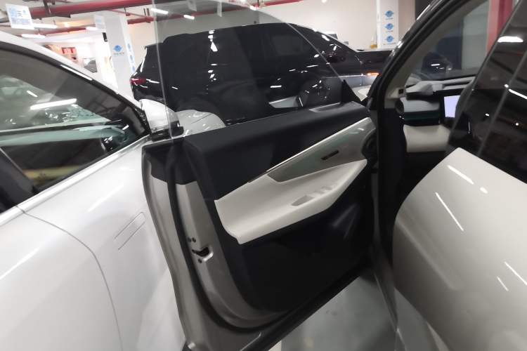 Used Lynk & Co 08 EM-P 2025 245km Ultra-Long Range Halo Interior 7
