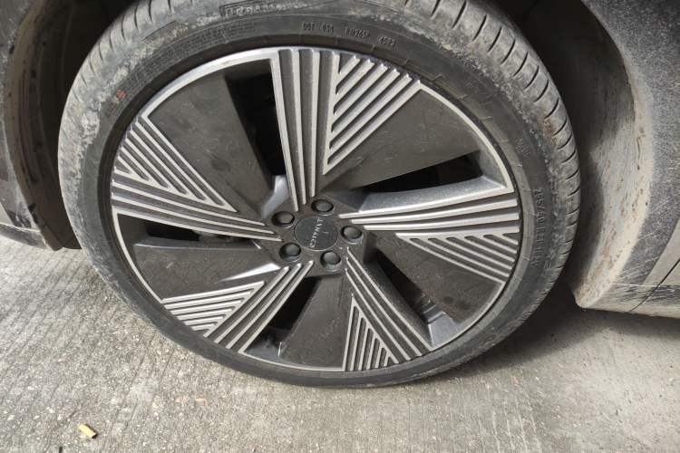 Used Lynk & Co 08 EM-P 2023 220km All-Wheel-Drive Performance Halo Left Front Wheel Hub