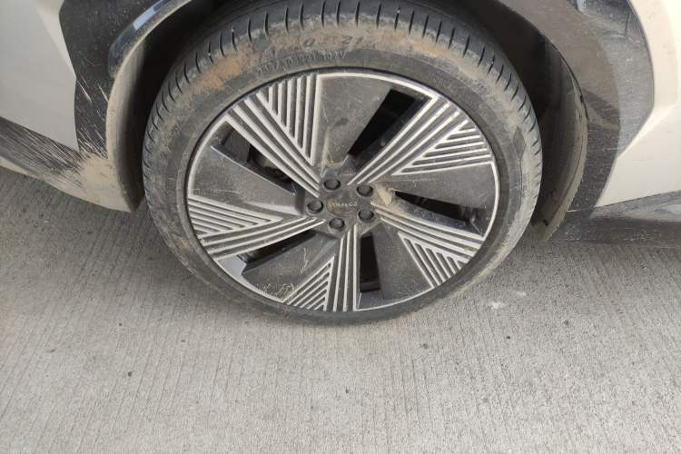 Used Lynk & Co 08 EM-P 2023 220km All-Wheel-Drive Performance Halo Right Rear Wheel Hub