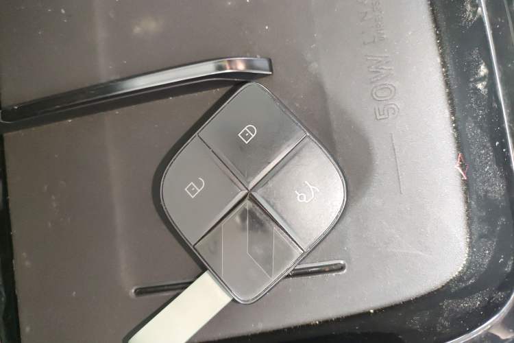 Used Lynk & Co 08 EM-P 2023 220km All-Wheel-Drive Performance Halo Vehicle Key