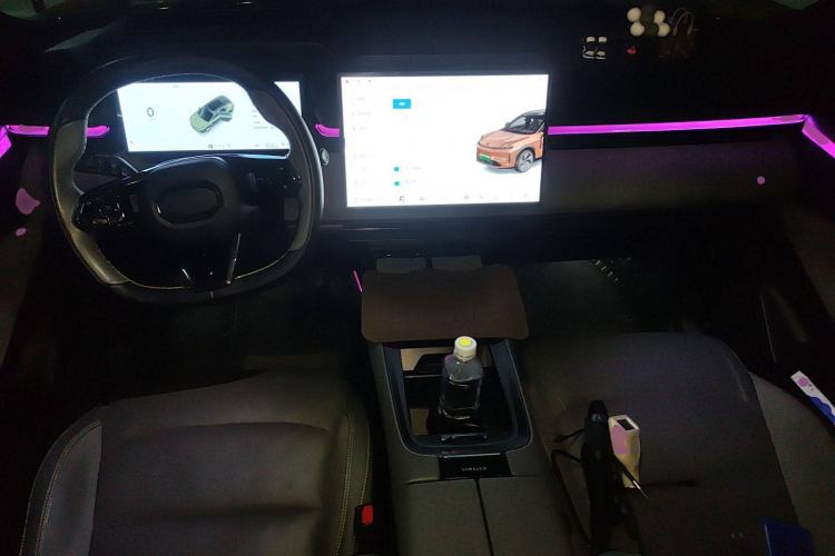 Used Lynk & Co 08 EM-P 2023 120km Long-Range Halo Center Console