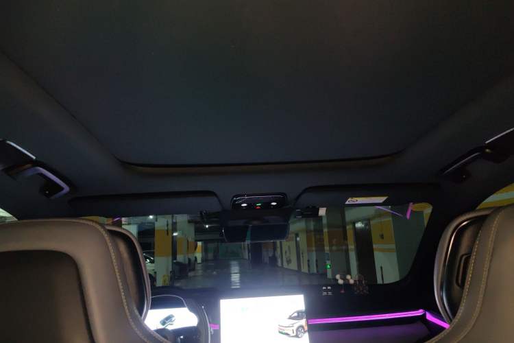 Used Lynk & Co 08 EM-P 2023 120km Long-Range Halo Headliner