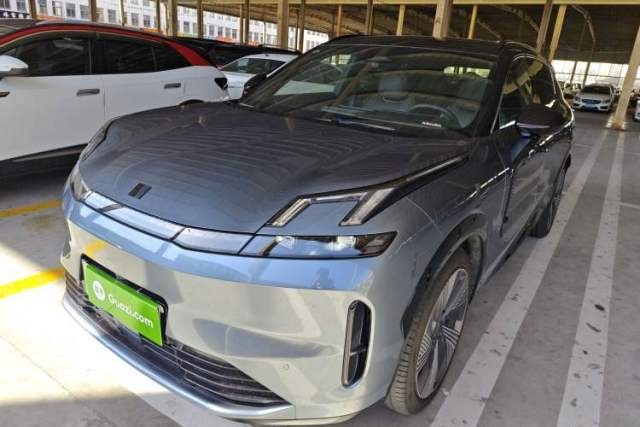 Ojetý Lynk & Co 08 EM-P 2025 220 km All-Wheel-Drive Performance Halo