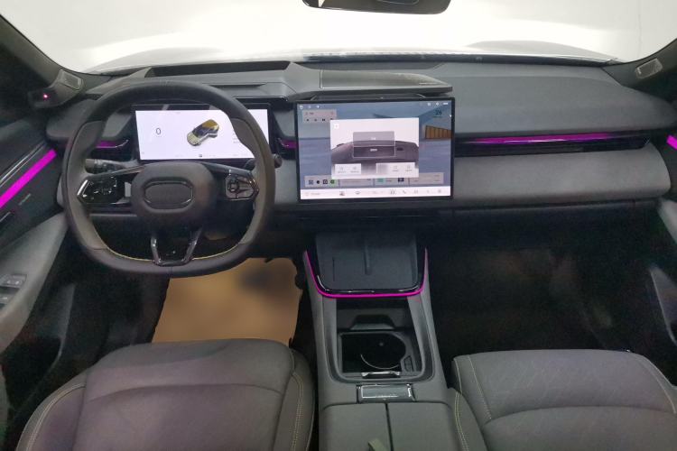Used Lynk & Co 08 EM-P 2023 220km All-Wheel-Drive Performance Halo Center Console