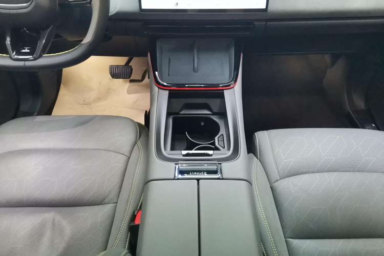 Used Lynk & Co 08 EM-P 2023 220km All-Wheel-Drive Performance Halo Gear Lever