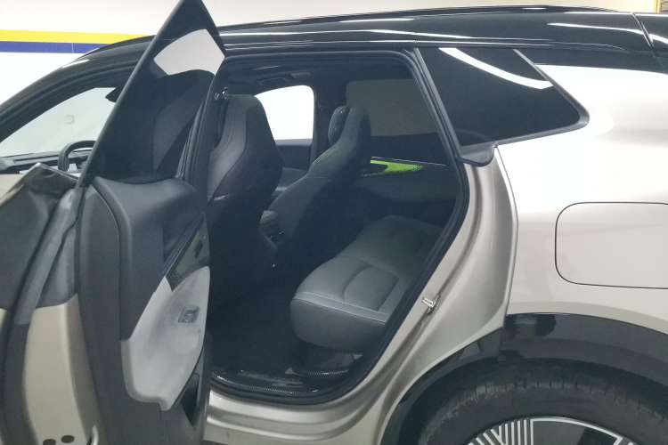 Used Lynk & Co 08 EM-P 2023 220km All-Wheel-Drive Performance Halo Left Rear Seat