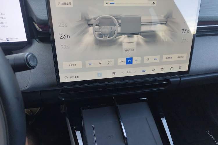 Used Lynk & Co 08 EM-P 2023 120km Long-Range Pro Audio And AC Panel