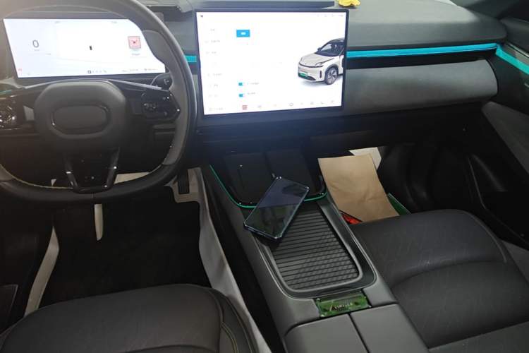 Used Lynk & Co 08 EM-P 2023 120km Long-Range Halo Audio And AC Panel