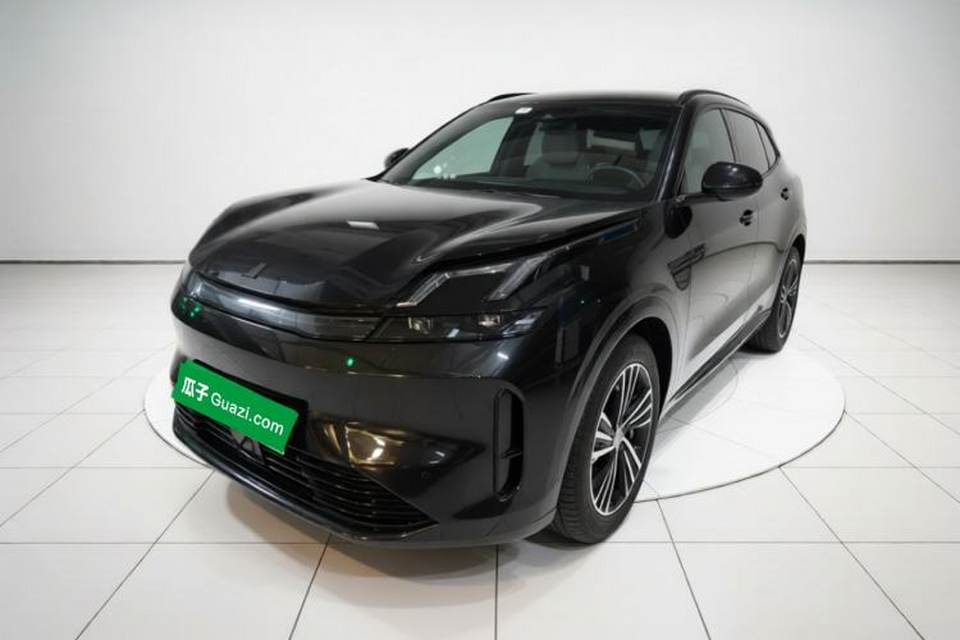 Lynk & Co 08 EM-P 2023
