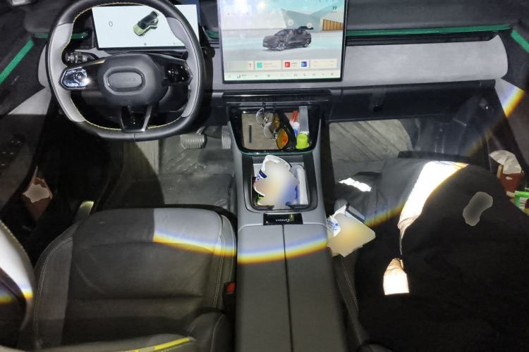 Used Lynk & Co 08 EM-P 2023 120km Long-Range Halo Center Console