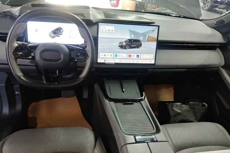 Used Lynk & Co 08 EM-P 2023 120km Long-Range Halo Center Console