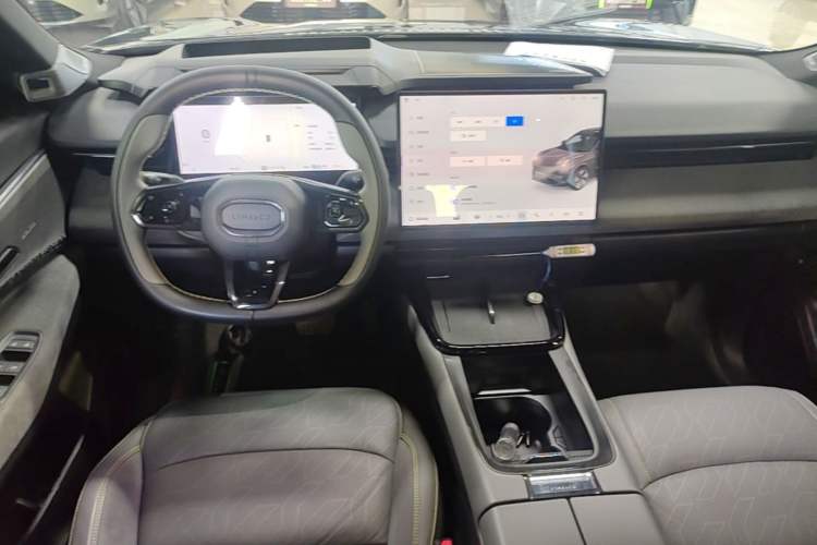 Used Lynk & Co 08 EM-P 2023 245km Ultra-Long Range Halo Center Console