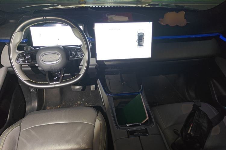 Used Lynk & Co 08 EM-P 2023 220km All-Wheel-Drive Performance Halo Center Console