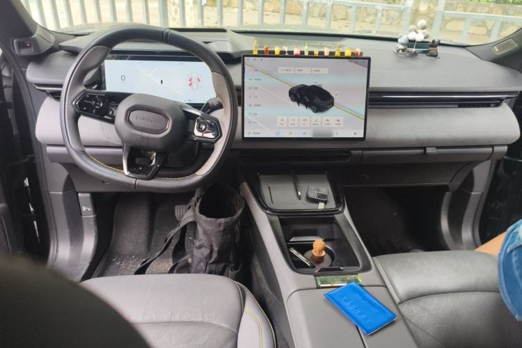 Used Lynk & Co 08 EM-P 2023 120km Long-Range Halo Center Console