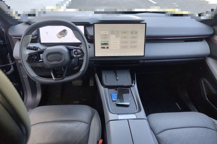Used Lynk & Co 08 EM-P 2023 120km Long-Range Pro Center Console