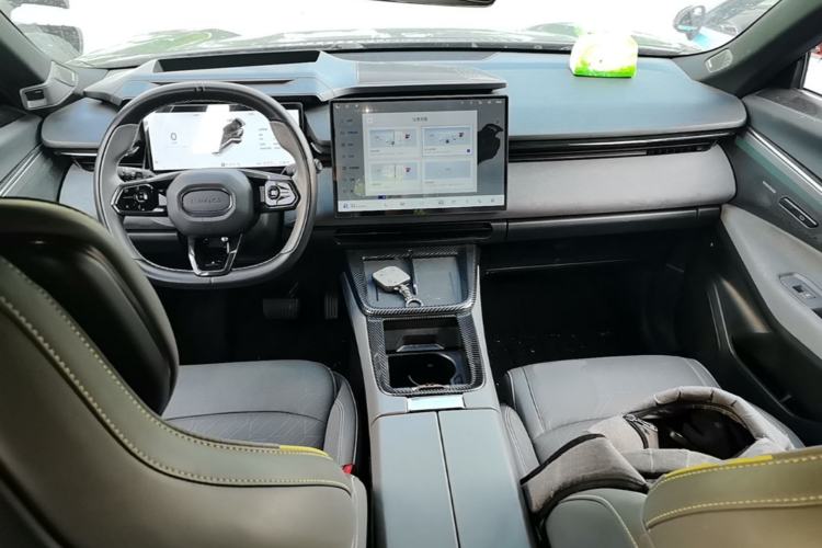 Used Lynk & Co 08 EM-P 2023 120km Long-Range Halo Center Console