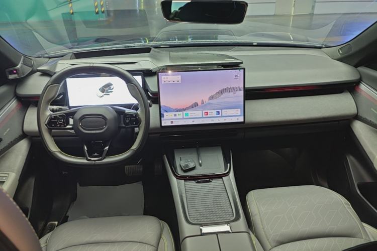 Used Lynk & Co 08 EM-P 2023 120km Long-Range Halo Center Console