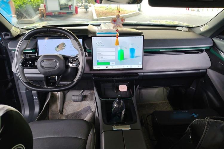Used Lynk & Co 08 EM-P 2023 120km Long-Range Halo Center Console