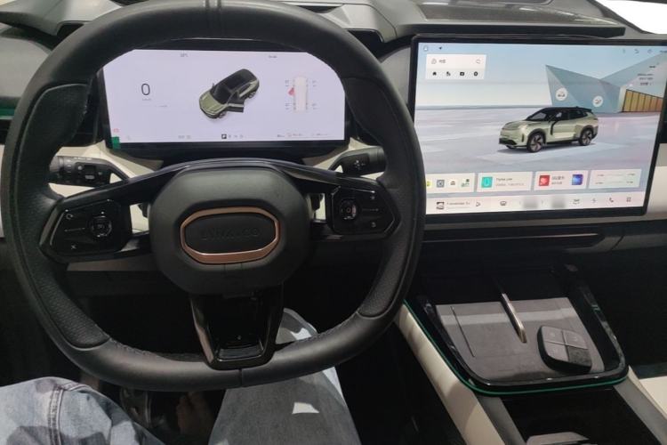 Used Lynk & Co 08 EM-P 2023 245km Ultra-Long Range Halo Center Console