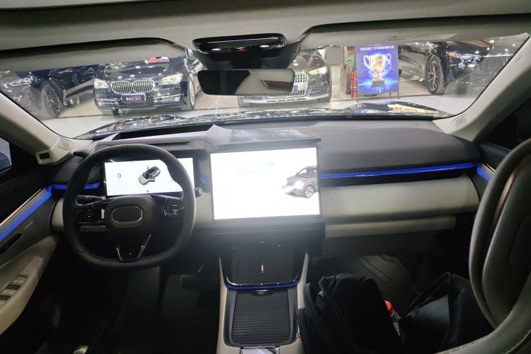 Used Lynk & Co 08 EM-P 2023 220km All-Wheel-Drive Performance Halo Center Console