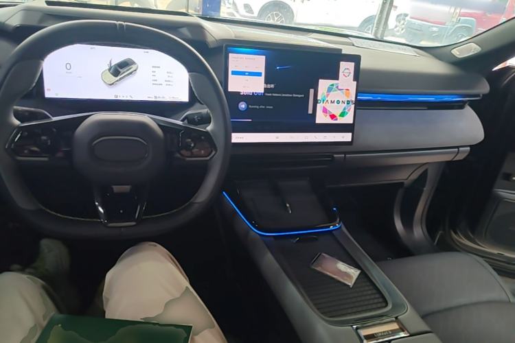 Used Lynk & Co 08 EM-P 2023 120km Long-Range Halo Center Console