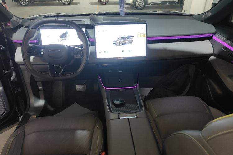 Used Lynk & Co 08 EM-P 2023 220km All-Wheel-Drive Performance Halo Center Console