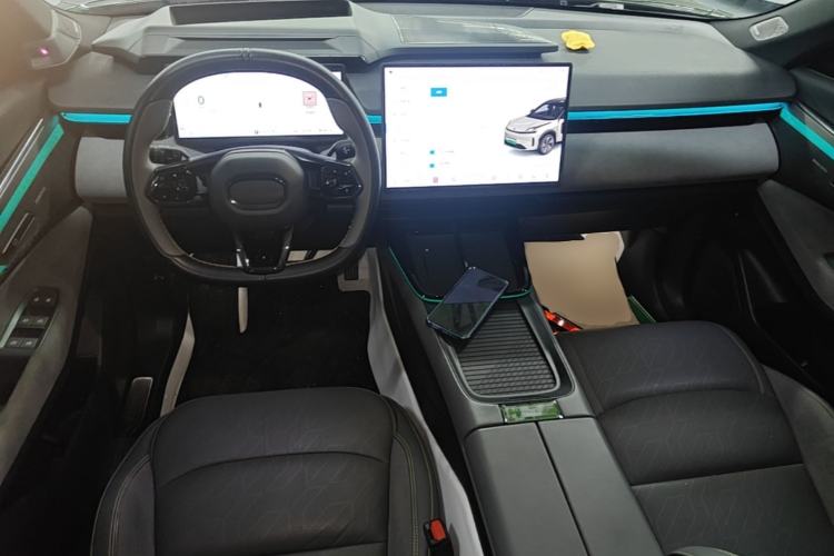 Used Lynk & Co 08 EM-P 2023 120km Long-Range Halo Center Console