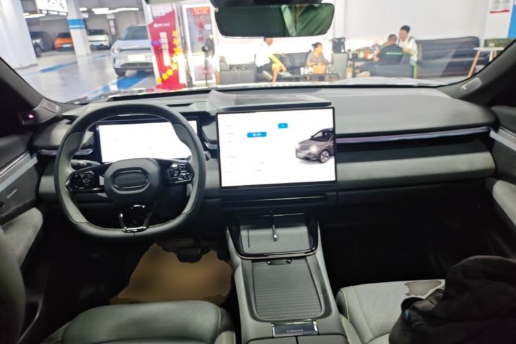 Used Lynk & Co 08 EM-P 2023 120km Long-Range Halo Center Console