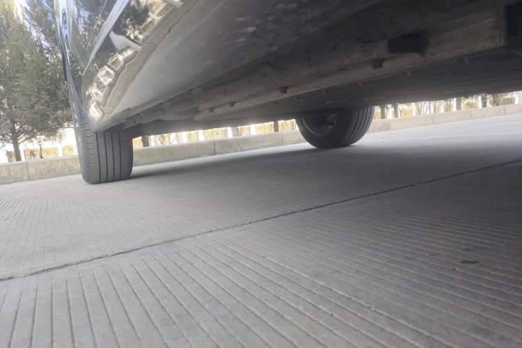 Used Lynk & Co 08 EM-P 2023 120km Long-Range Pro Chassis Front Right