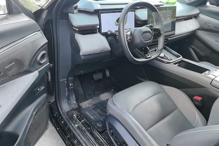 Used Lynk & Co 08 EM-P 2023 120km Long-Range Halo Driver Seat