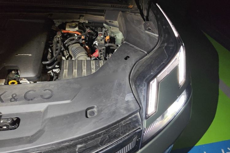 Used Lynk & Co 08 EM-P 2023 220km All-Wheel-Drive Performance Halo Engine Bay Left