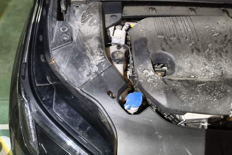 Used Lynk & Co 08 EM-P 2023 120km Long-Range Halo Engine Bay Right