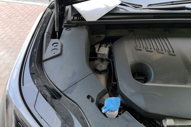 Used Lynk & Co 08 EM-P 2023 120km Long-Range Halo Engine Bay Right