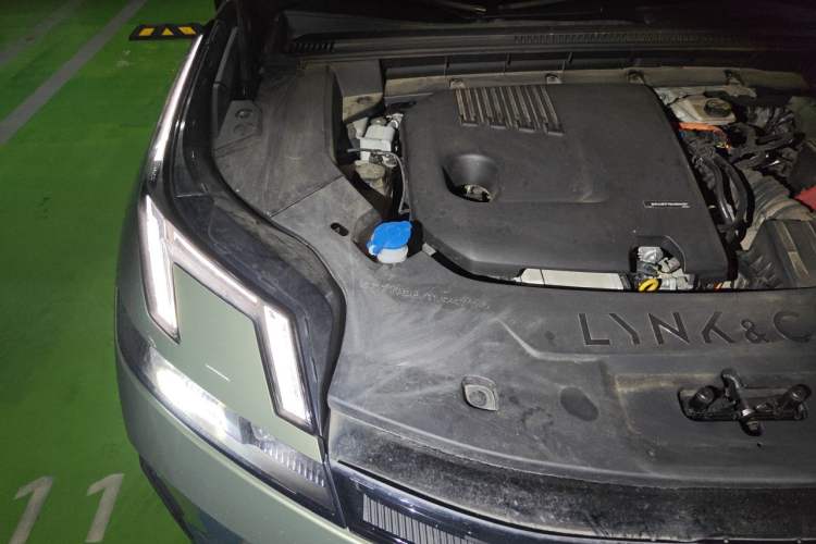 Used Lynk & Co 08 EM-P 2023 220km All-Wheel-Drive Performance Halo Engine Bay Right