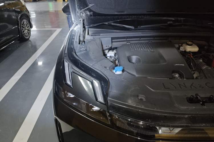 Used Lynk & Co 08 EM-P 2023 245km Ultra-Long Range Halo Engine Bay Right