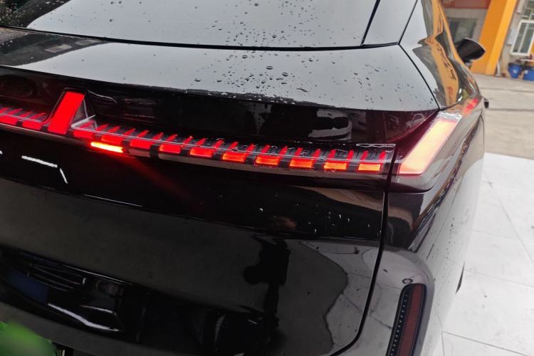 Used Lynk & Co 08 EM-P 2023 120km Long-Range Pro Exterior 1