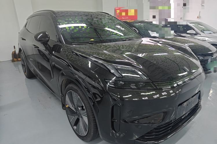 Used Lynk & Co 08 EM-P 2023 120km Long-Range Halo Exterior 1