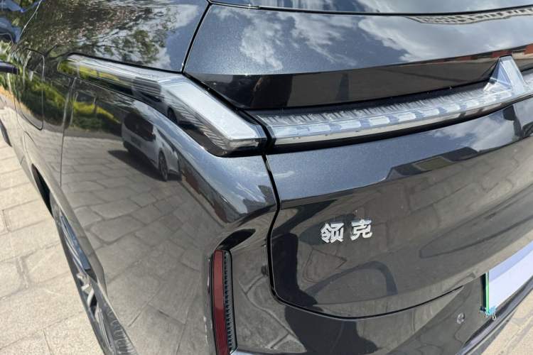 Used Lynk & Co 08 EM-P 2023 120km Long-Range Halo Exterior 12