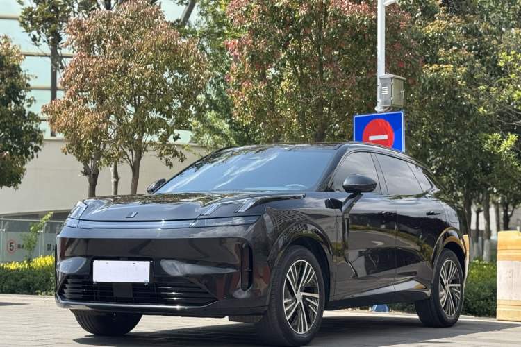 Used Lynk & Co 08 EM-P 2023 120km Long-Range Halo Exterior 2