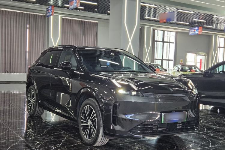 Used Lynk & Co 08 EM-P 2023 220km All-Wheel-Drive Performance Halo Exterior 2