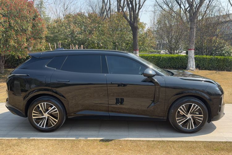 Used Lynk & Co 08 EM-P 2023 120km Long-Range Halo Exterior 3