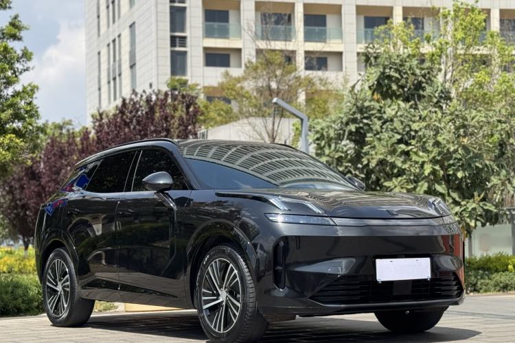 Used Lynk & Co 08 EM-P 2023 120km Long-Range Halo Exterior 3