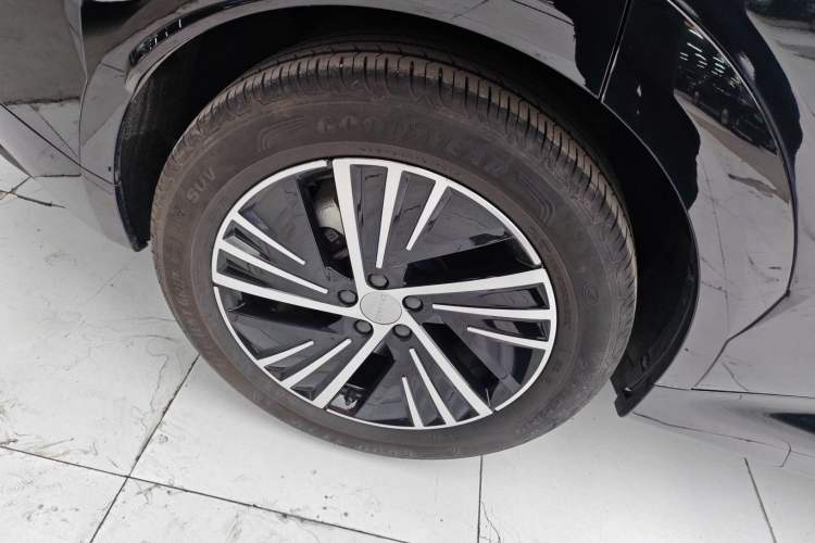 Used Lynk & Co 08 EM-P 2023 120km Long-Range Pro Exterior 3